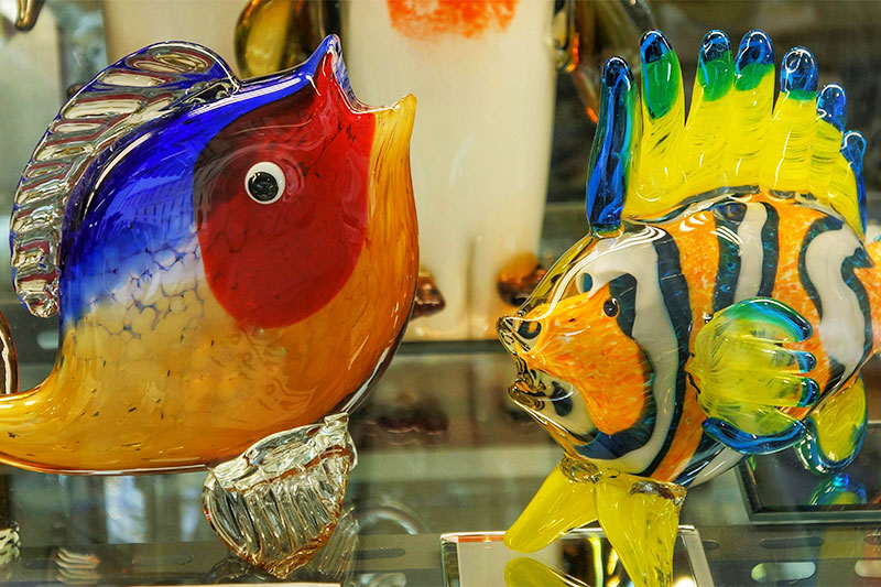 Tipos de vidrio de Murano, herencia vidriera italiana, arte del vidrio de Murano, información experta sobre la artesanía del vidrio.