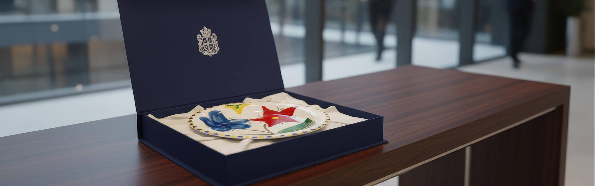 Olive wood and ceramic gifts from Italy